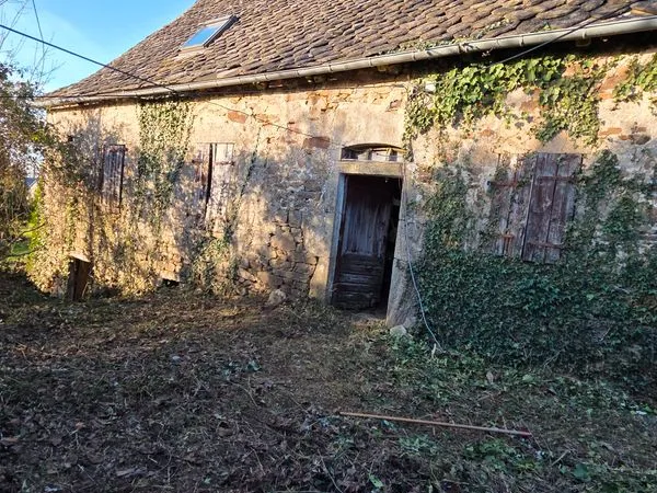 Maison en pierre avec dépendance et terrain 