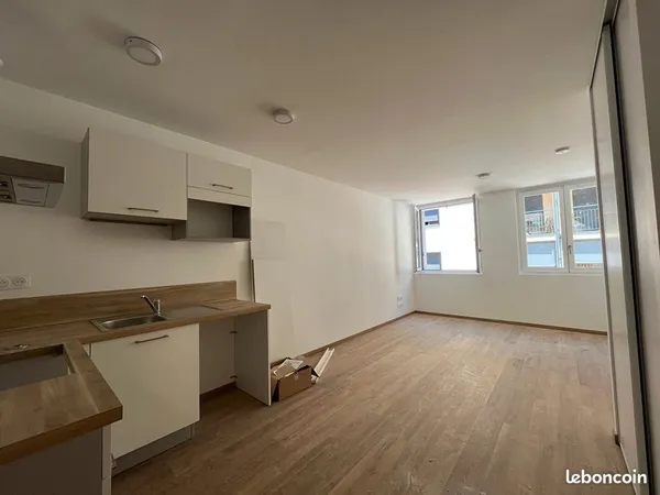 Studio 1 pièce 30 m² 