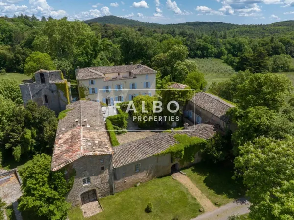 Château de charme restauré à vendre à proximité d'Anduze et d'Uz 