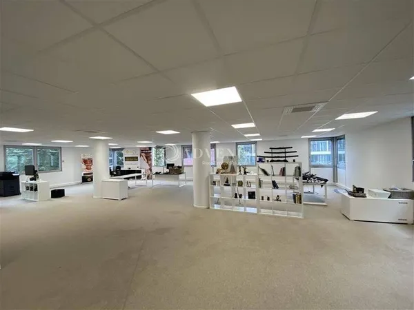 Bureaux 303 m² 