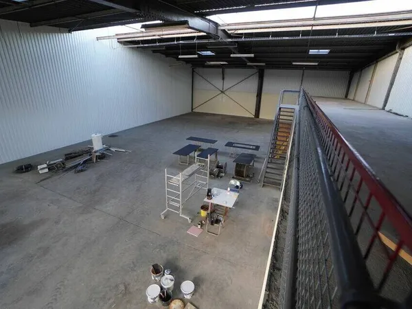 Local d'activité 770 m² 