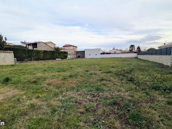 Terrain 1 200 m² Limony 
