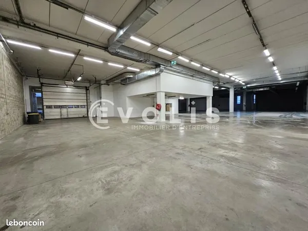 Local d'activité 2 157 m² 