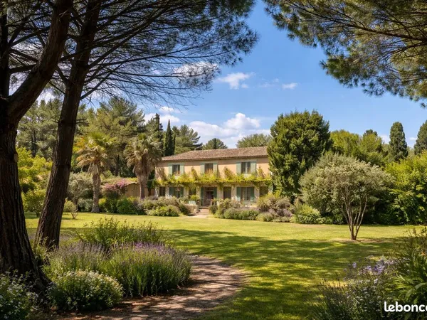 Mas 8 pièces 340 m² 