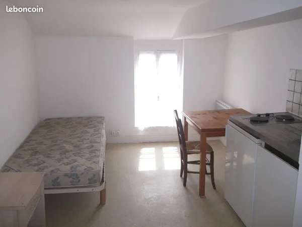 Studio meublé le mans (eau,chauffage ,élec comprit) 