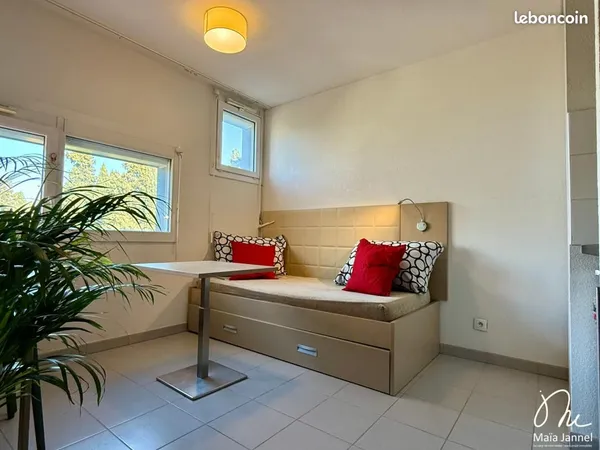 Studio 1 pièce 18 m² 