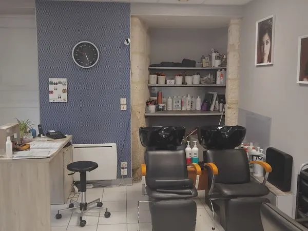 Salon dans bourg 