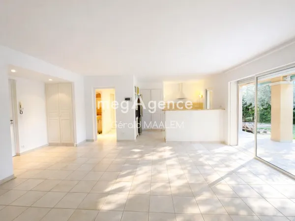 Appartement de 93m² avec garage à Cogolin 