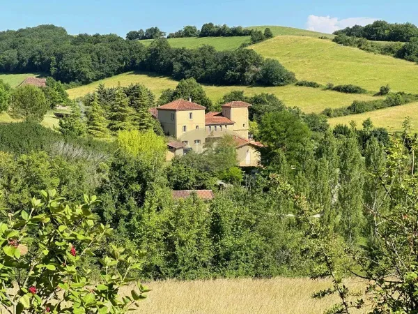 Magnifique hameau, lac, 30 hectares 