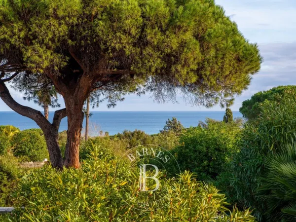 RAMATUELLE - PAMPELONNE - MAISON AVEC VUE MER A RENOVER 