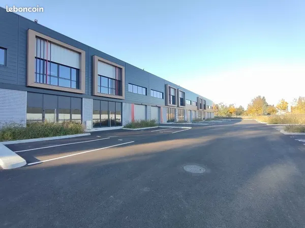 Local d'activité 850 m² 