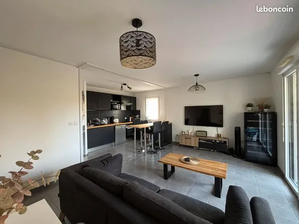 Appartement T3 de 65m2 avec balcon et deux places de parking sécurisé 