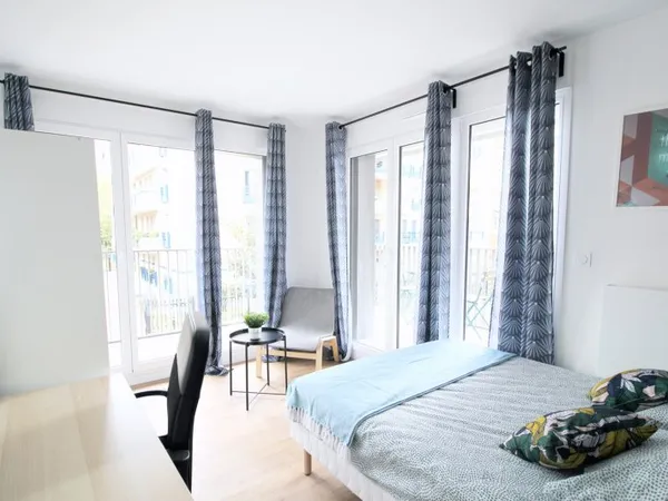 Grande chambre lumineuse – 11m²