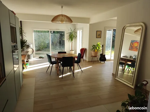 Grande maison rénovée meublée 4 chambres quartier Jouveau St Ruf 