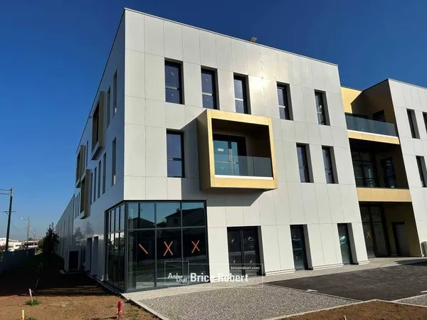 Local d'activité 3 pièces 301 m² 