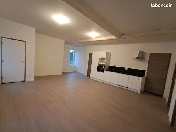 Location appartement entièrement rénové au deuxième étage 