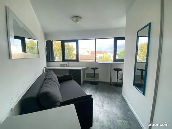 Studio 1 pièce 14 m² 