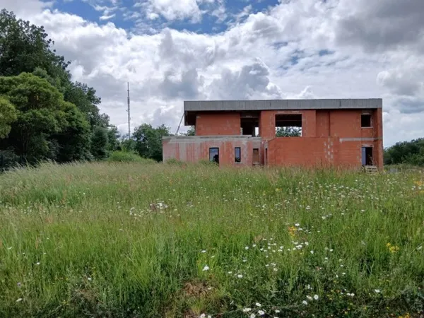 Terrain 912 m² 