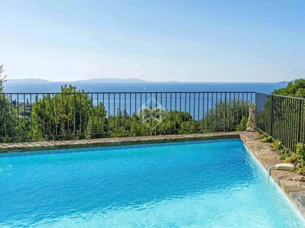 Villa d'architecte avec vue mer - domaine sécurisé - Le Lavandou 