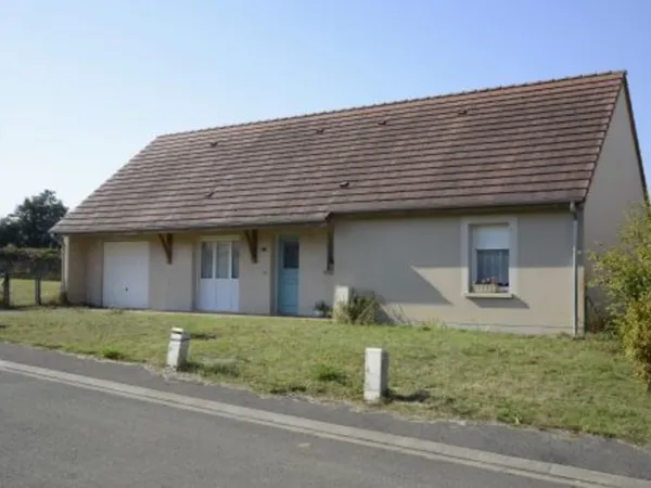 Votre agence France Loire Aubigny S/Nère vous propose ce pavillon à la location sur la commune de 