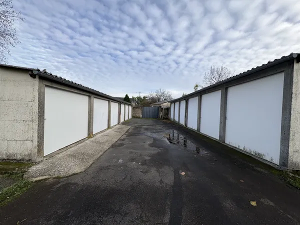 GARAGE BOX FERME - DOUE LA FONTAINE 
