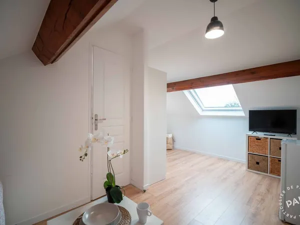 Studio 6 pièces 153 m² 