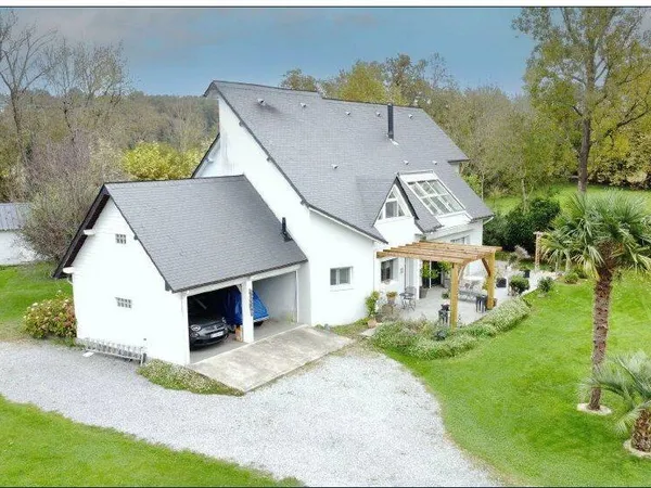 Maison 7 pièces 211 m² 