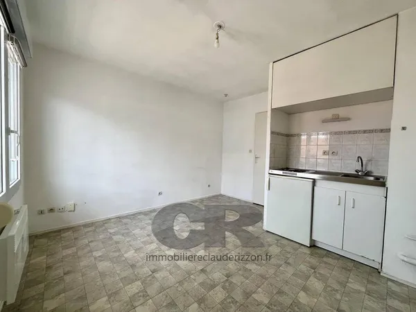 Studio 1 pièce 18 m² 