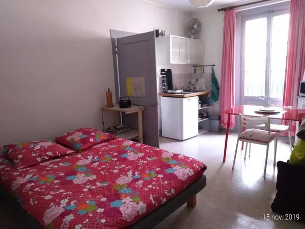 Studio 1 pièce 18 m² 