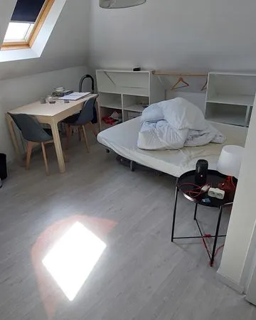 Studio hypercentre laval 350 Eur 