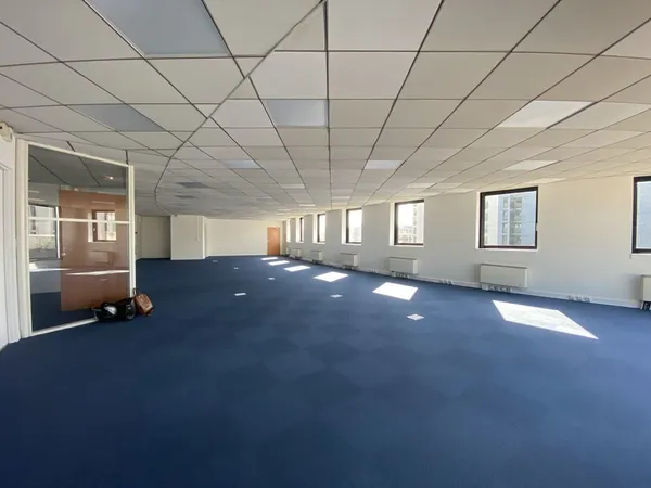 Bureaux - A LOUER - 560 m² non divisibles 