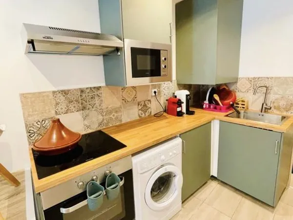 Studio meublé 25m² centre ville Cuges Les Pins 