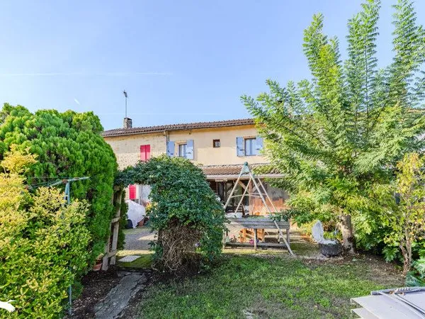 Maison en pierre de 3 pièces principales 