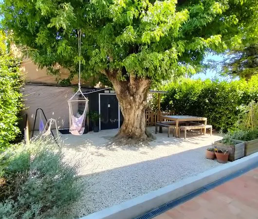Appartement de plain-pied 95 m² avec extérieur en résidence calme et sécurisée 