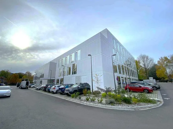 Bureaux 605 m² 