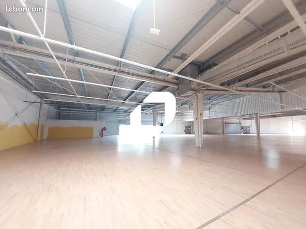 Local commercial 2000 m² 