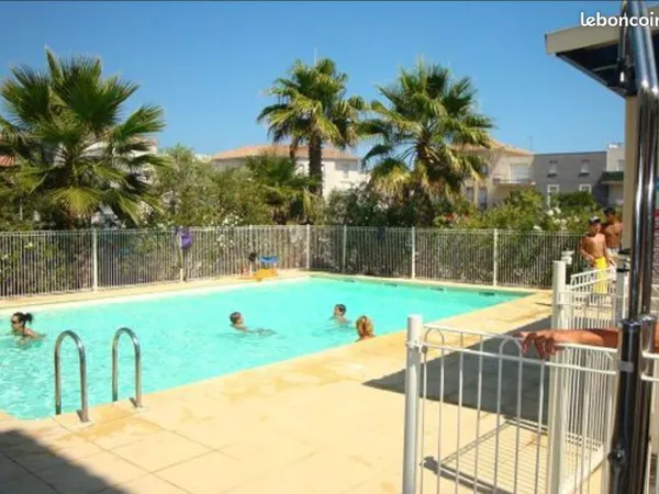 Appartement de 42m2 à vendre dans une résidence sécurisée avec piscine, place de parking et 