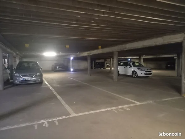 Parking garage privé et fermé 