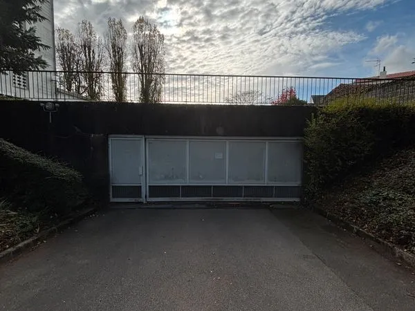 Place de parking sécurisée 