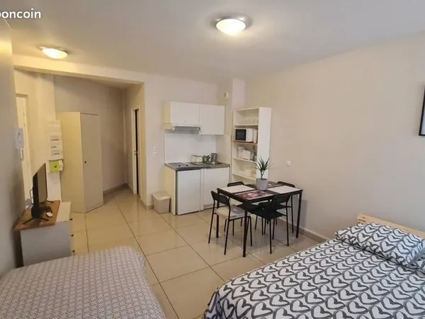 Studio 1 pièce 23 m² 