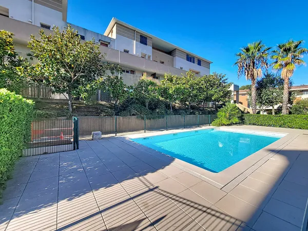 INVESTISSEMENT LOCATIF Appt duplex - T4 - 3 chambres - 84 m² - Résidence avec piscine - 