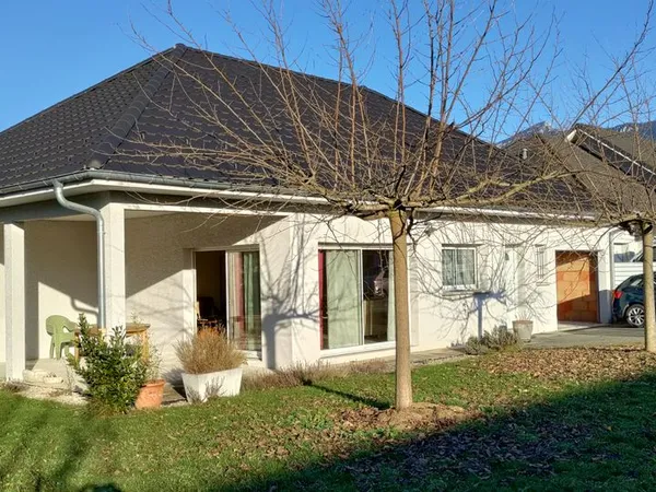 Plain-pied récent, DPE A - Jardin, terrasse, garage 