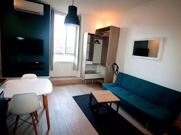 LOCATION STUDIO AVEC MEZZANINE PORT 