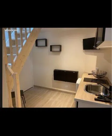 Studio 17 m2 refait à neuf ( loyer électricité comprise ) 