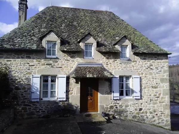 Maison en pierre de 5 pièces principales 