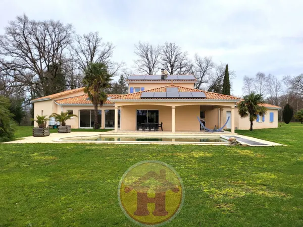 Maison très bon état avec piscine et jardin 