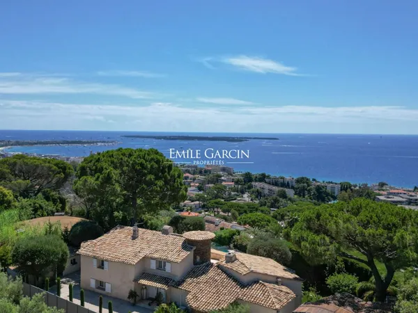 A louer, Cannes Cote d'Azur, propriété de 6 chambres doubles, piscine, vue mer 
