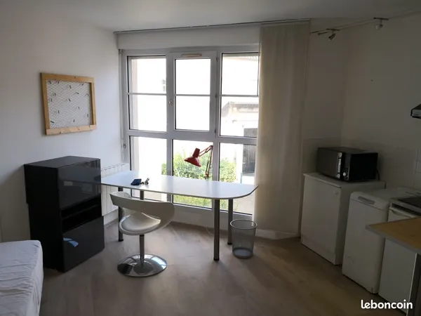 Studio meublé 23 m² centre ville de Compiègne , à proximité du château Idéal étudiant 