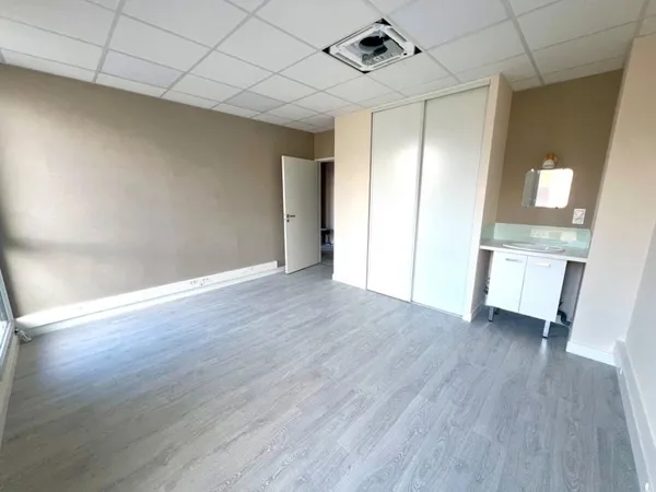 Location pro Divers santé à Vallières-sur-fier 
