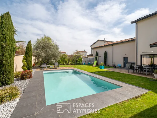 Villa contemporaine sans vis-à-vis avec jardin paysagé et piscine 